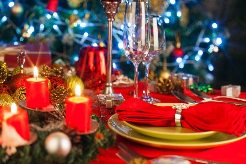 Elegant Christmas table setting